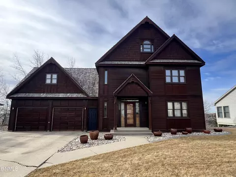 1309 17th Ave NW, Minot, ND 58703