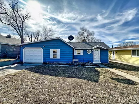 505 2nd Ave NE, Watford City, ND 58854