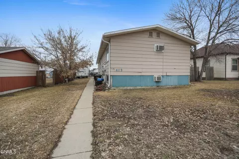 413 4th Ave E, Williston, ND 58801 photo 2