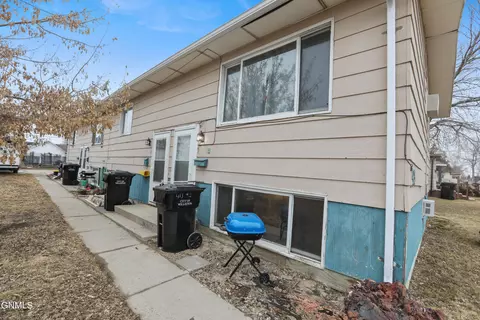 413 4th Ave E, Williston, ND 58801