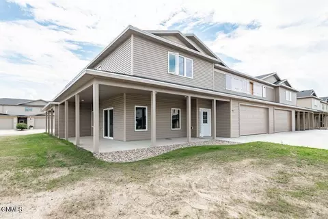 820 Compass Lp, Bismarck, ND 58504