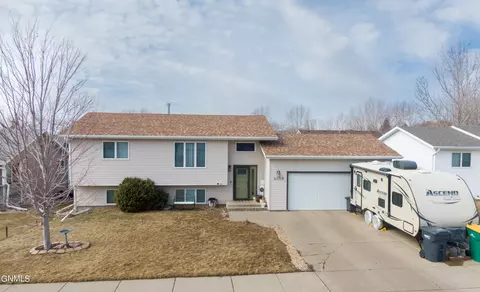 4009 36th Ave NW, Mandan, ND 58554