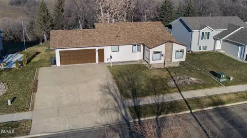 1008 16th St SE, Mandan, ND 58554