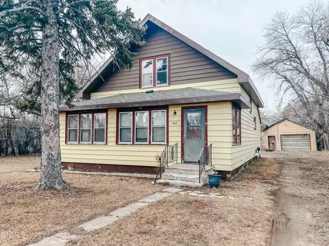 407 Hanks St, Grenora, ND 58845 photo 1
