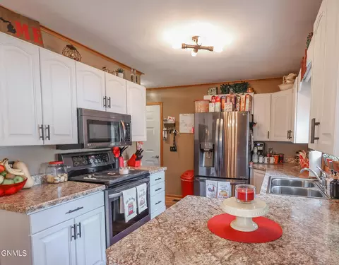 1301 22nd St W, Williston, ND 58801 photo 10