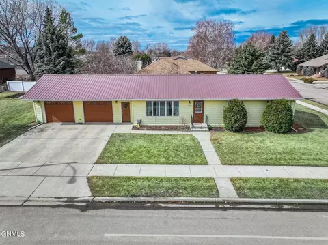 1301 22nd St W, Williston, ND 58801