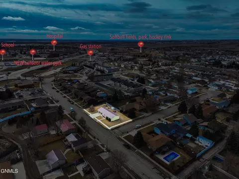 1301 22nd St W, Williston, ND 58801 photo 4