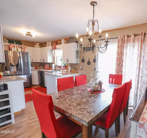 1301 22nd St W, Williston, ND 58801 photo 8