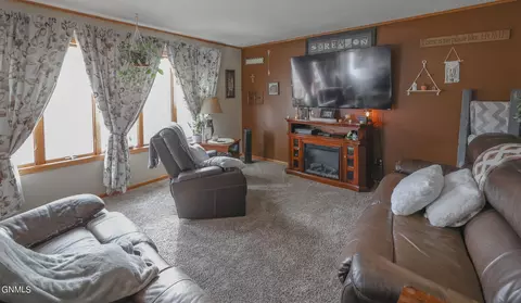 1301 22nd St W, Williston, ND 58801 photo 6