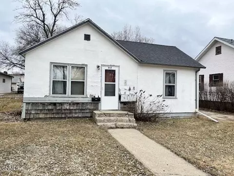 517 8th Ave SE, Jamestown, ND 58401