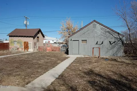 Exterior - 622 2nd St SE, Sidney, MT 59270 photo 4 of 5