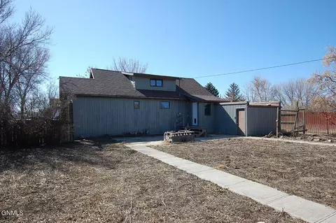 Exterior - 622 2nd St SE, Sidney, MT 59270 photo 5 of 5
