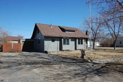 Exterior - 622 2nd St SE, Sidney, MT 59270 photo 2 of 5