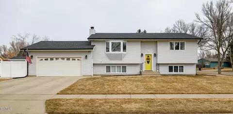 120 Tucson Ave, Bismarck, ND 58504