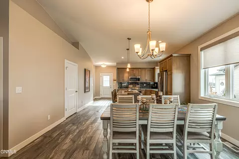 4230 Cumberland Loop, Bismarck, ND 58503 photo 25