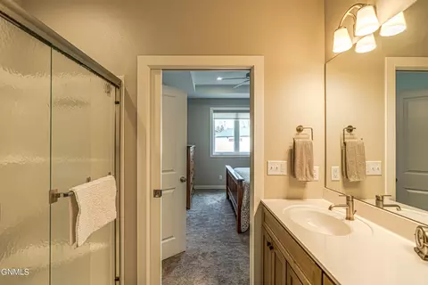 4230 Cumberland Loop, Bismarck, ND 58503 photo 40