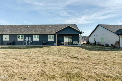 4230 Cumberland Loop, Bismarck, ND 58503 photo 57