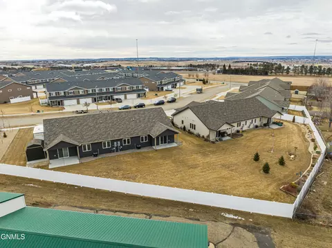 4230 Cumberland Loop, Bismarck, ND 58503 photo 68