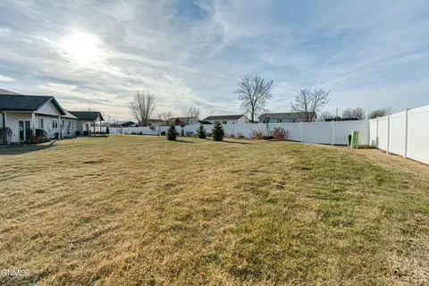 4230 Cumberland Loop, Bismarck, ND 58503 photo 58