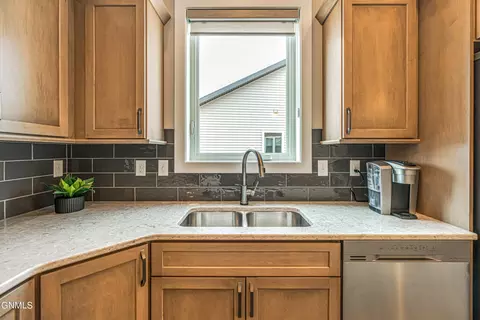 4230 Cumberland Loop, Bismarck, ND 58503 photo 12