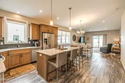 4230 Cumberland Loop, Bismarck, ND 58503 photo 4