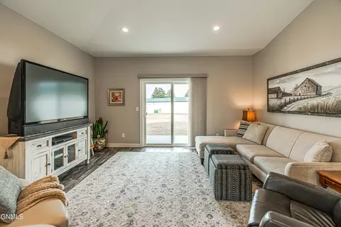4230 Cumberland Loop, Bismarck, ND 58503 photo 21