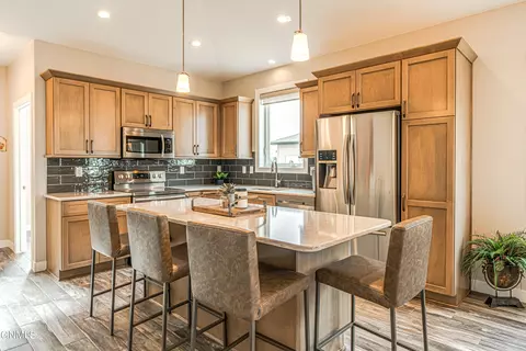 4230 Cumberland Loop, Bismarck, ND 58503 photo 8