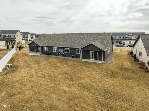 4230 Cumberland Loop, Bismarck, ND 58503 photo 70