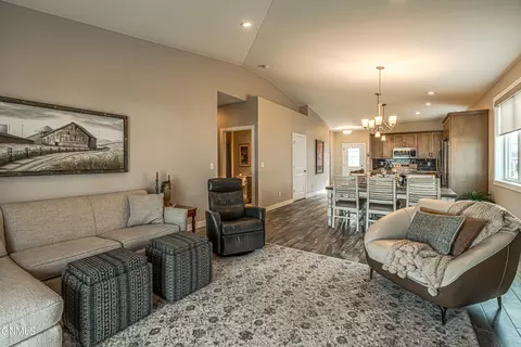 4230 Cumberland Loop, Bismarck, ND 58503 photo 24