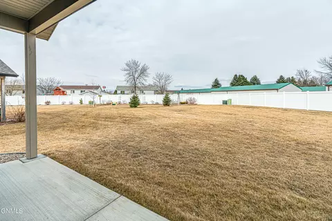 4230 Cumberland Loop, Bismarck, ND 58503 photo 60