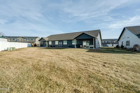 4230 Cumberland Loop, Bismarck, ND 58503 photo 63