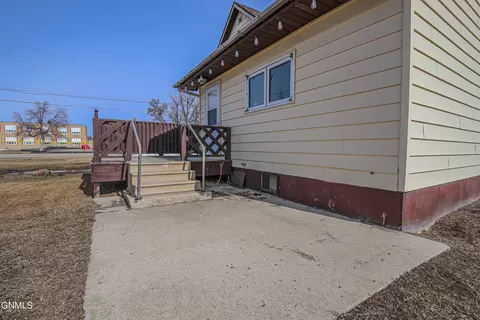 Exterior - 608 2nd Ave, Cando, ND 58324 photo 6 of 7