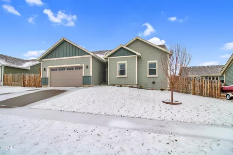 3302 Rocky Wagon St, Williston, ND 58801 photo 2