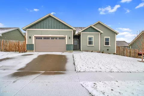 3302 Rocky Wagon St, Williston, ND 58801