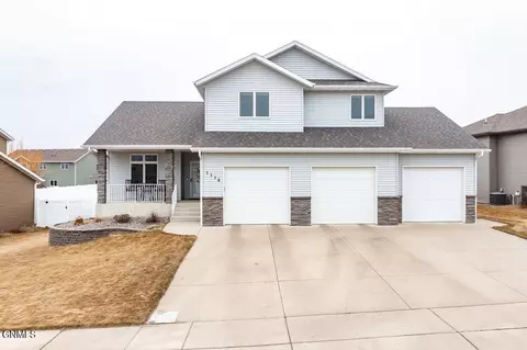 1116 Mustang Dr, Bismarck, ND 58503