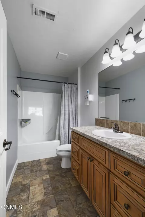 Bath - 13684 Hawthorn Loop, Williston, ND 58801 photo 4 of 5