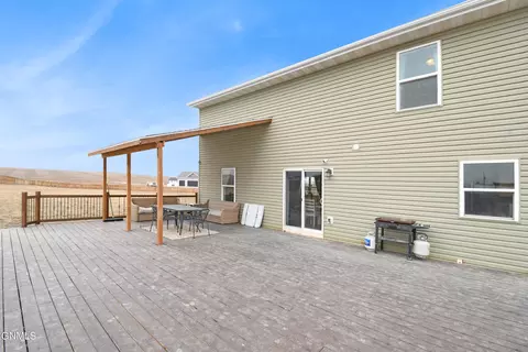 Exterior - 13684 Hawthorn Loop, Williston, ND 58801 photo 4 of 6