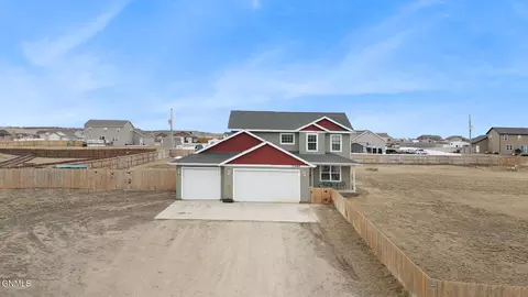 13684 Hawthorn Loop, Williston, ND 58801