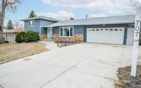 707 7th Ave NE, Mandan, ND 58554
