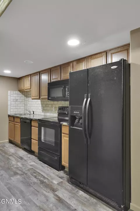 Kitchen - 2010 23rd St W, Williston, ND 58801 photo 6 of 7
