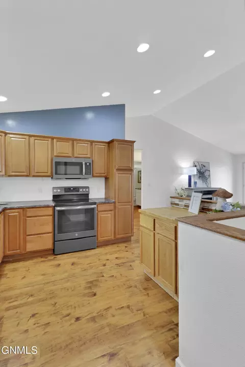 Kitchen - 2010 23rd St W, Williston, ND 58801 photo 3 of 7