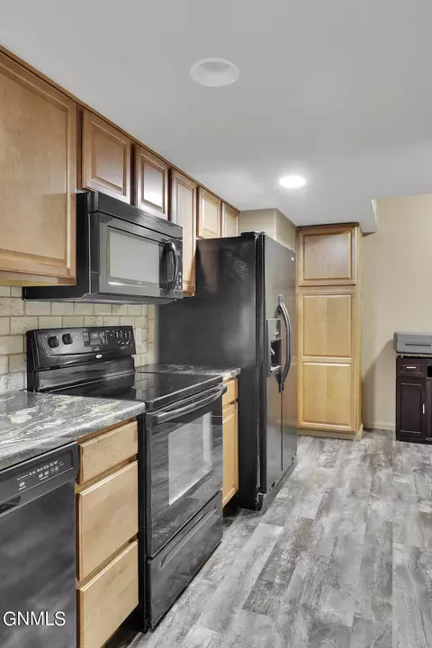 Kitchen - 2010 23rd St W, Williston, ND 58801 photo 7 of 7