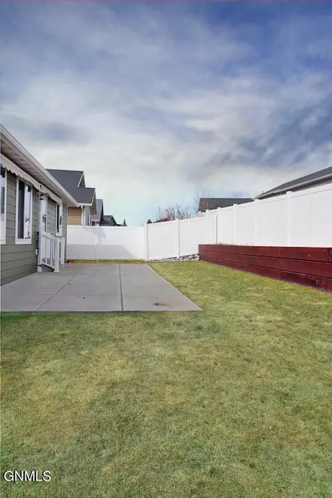 Exterior - 2010 23rd St W, Williston, ND 58801 photo 8 of 10
