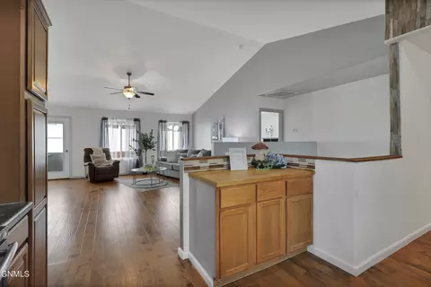 Kitchen - 2010 23rd St W, Williston, ND 58801 photo 5 of 7