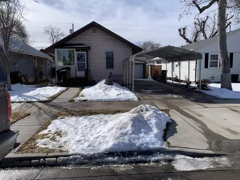 215 4th Ave W, Williston, ND 58801 photo 2