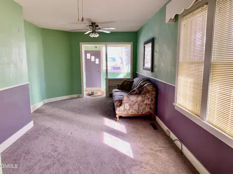 215 4th Ave W, Williston, ND 58801 photo 4