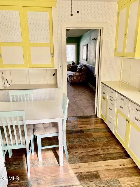215 4th Ave W, Williston, ND 58801 photo 8