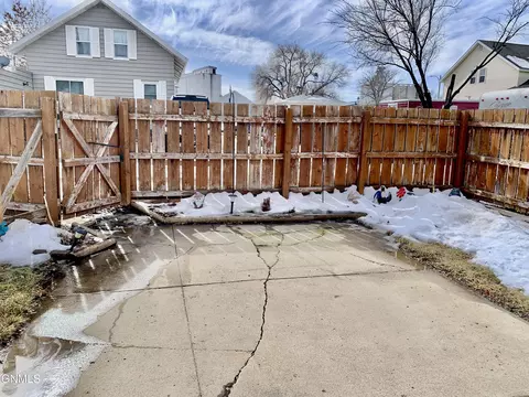 215 4th Ave W, Williston, ND 58801 photo 46