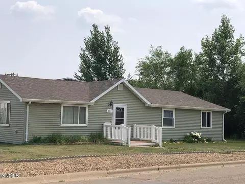 303 Olive St, Plentywood, MT 59254