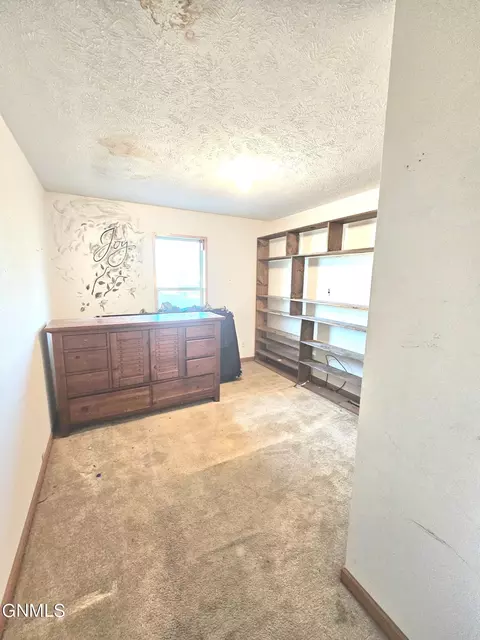2216 35th Ter W, Williston, ND 58801 photo 13